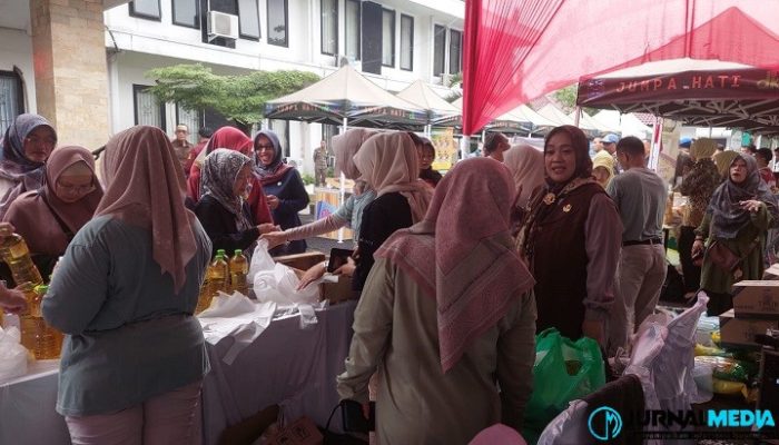 Kejari Banjar Gelar Pasar Murah dan Bazar UMKM untuk Kendalikan Inflasi