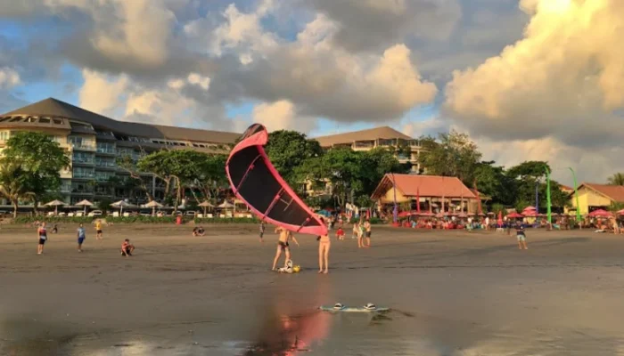 Pantai Double Six