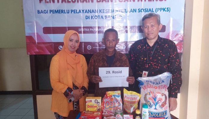 Warga Rentan di Banjar Terima Bantuan Atensi dari Kemensos