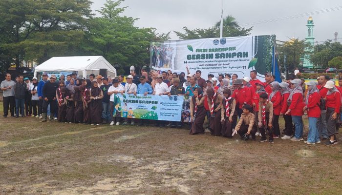 Banjar Kompak Angkat Sampah, Demi Indonesia Bebas Bau 2025!