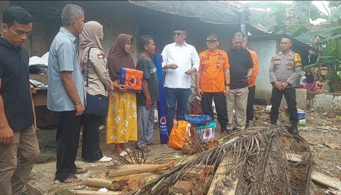 Pemkot Banjar Bantu Warga Mekarharja yang Rumahnya Roboh Akibat Cuaca Ekstrem