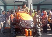 Wali Kota Banjar Serahkan Alsintan kepada Gapoktan Mekar Harapan Jaya di Desa Mekarharja