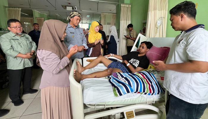 Jenguk Korban Geng Motor, Diky Chandra Soroti Peran Satpol PP dan Polres