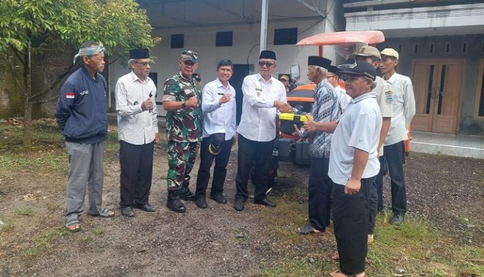 Wali Kota Banjar Serahkan Traktor Roda Empat untuk Petani Balokang