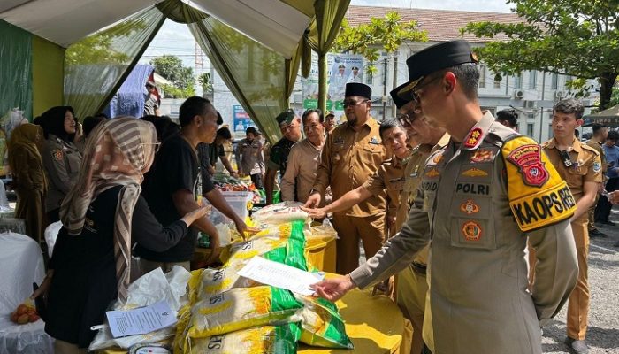 Polres Banjar dan Pemkot Gelar Gerakan Pangan Murah, Sembako Ludes Diserbu Warga